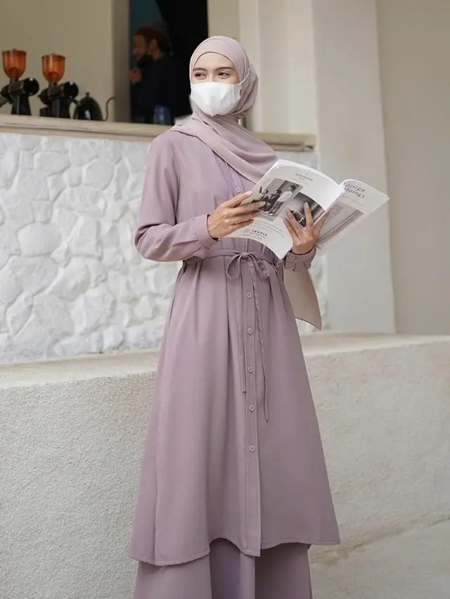 Model Gamis dengan Tambahan Detail