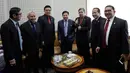 Ketua DPR Setya Novanto bersama Menkumham Yasonna Laoly dan Menteri Dalam Negeri (Mendagri), Tjahjo Kumolo bersiap mengikuti rapat paripurna pengambilan keputusan RUU Pemilu di kompleks parlemen, Jakarta, Kamis (20/7). (Liputan6.com/Johan Tallo)