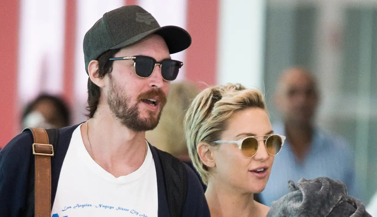 Sumber mengatakan Kate siap untuk melahirkan anaknya namun ia dan Danny miliki masalah dalam hubungan mereka. (People Magazine)