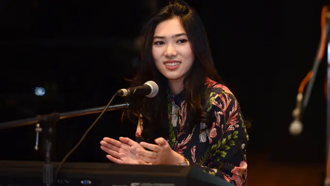 [Bintang] Akhir Tahun, Isyana Sarasvati Rencana Siapkan Konser Tunggal