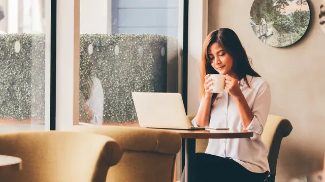 wanita juli kesendirian