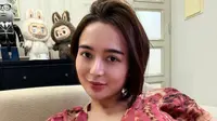 7 Model Baju Santai Wika Salim saat di Rumah, Nyaman dan Tetap Stylish