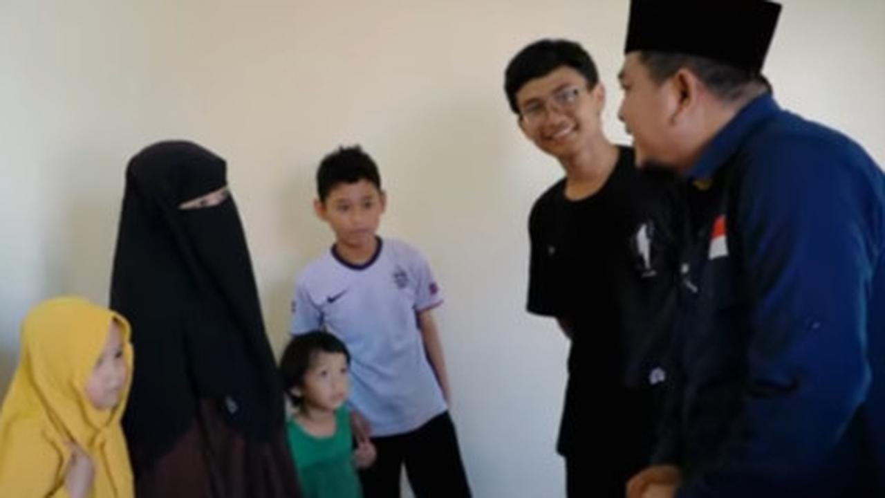 Miris Gara-Gara Bayar Tagihan PLN Rp12 Juta, Wanita 4 Anak ini Ditinggalkan Suami dan Jualan Cilok