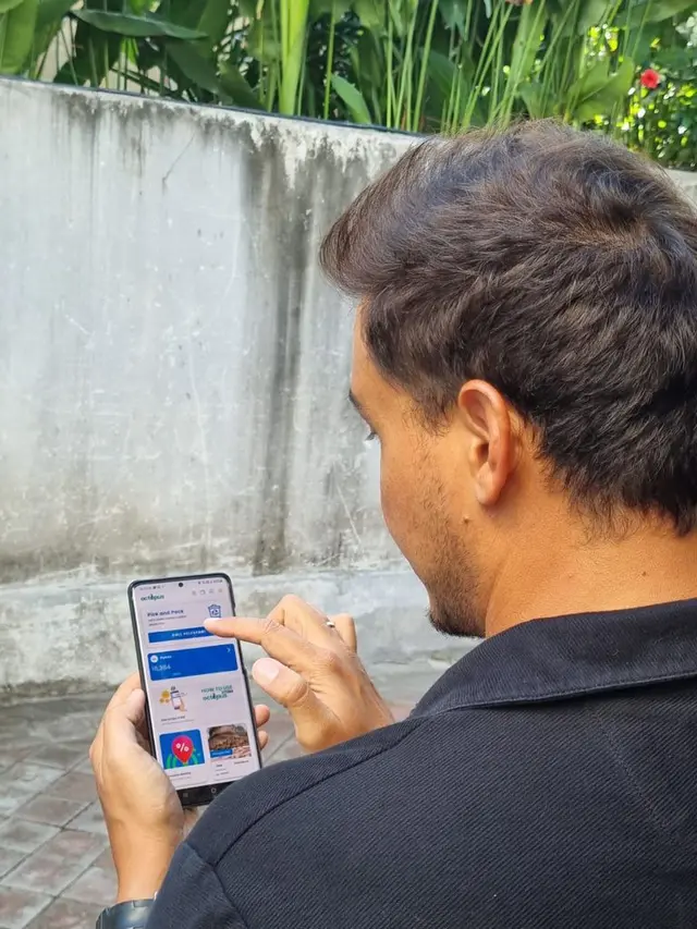 Hamish Daud mengandalkan aplikasi Octopus untuk mengatasi masalah sampah (ist)