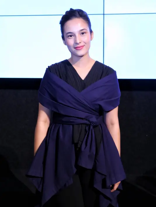 Ada yang dirasa sulit oleh Chelsea Islan saat berakting di depan kamera. Meski telah memerankan beberapa tokoh dan beberapa kali mendapat penghargaan dari aktingnya, ia masih saja merasakan sulit saat memerankan diri sendiri. (Adrian Putra/Bintang.com)