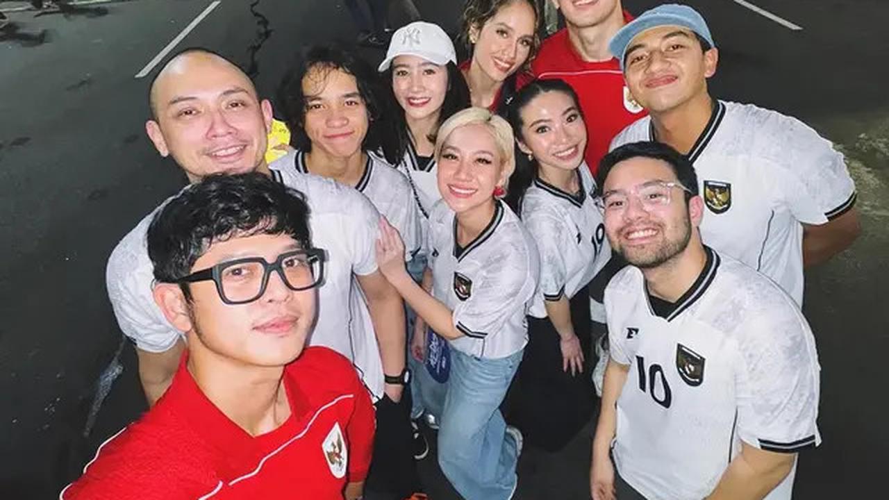 6 Potret Febby Rastanty Nonton Timnas Bareng Teman Artis, Suami Sedang Bertugas