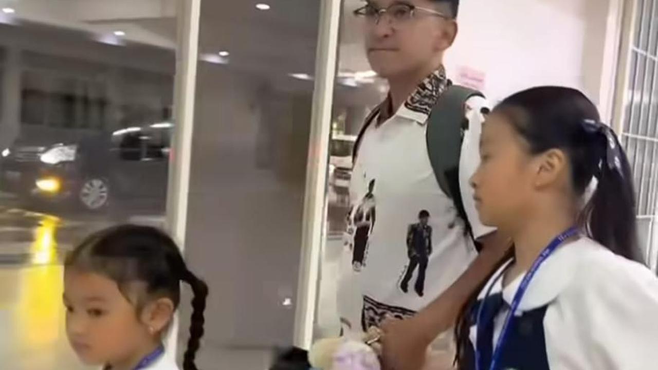 Potret Ruben Onsu Semangat Antar Thalia dan Thania Sekolah