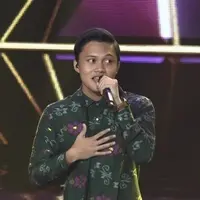 Rizky Febian tampil di malam penobatan Puteri Indonesia 2016. Membawakan lagu ‘Kesempurnaan Cinta’ dengan aransemen yang megah, Rizky akan tampil bersama tiga besar finalis Puteri Indonesia 2016.