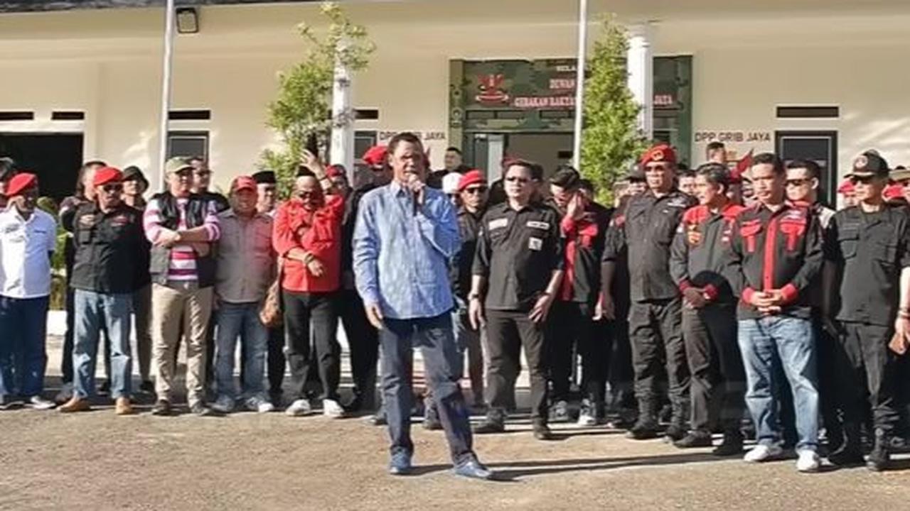 Dia kemudian memuji sosok Jokowi sebagai orang yang pekerja keras dan tak ada orang yang bisa menandinginya.