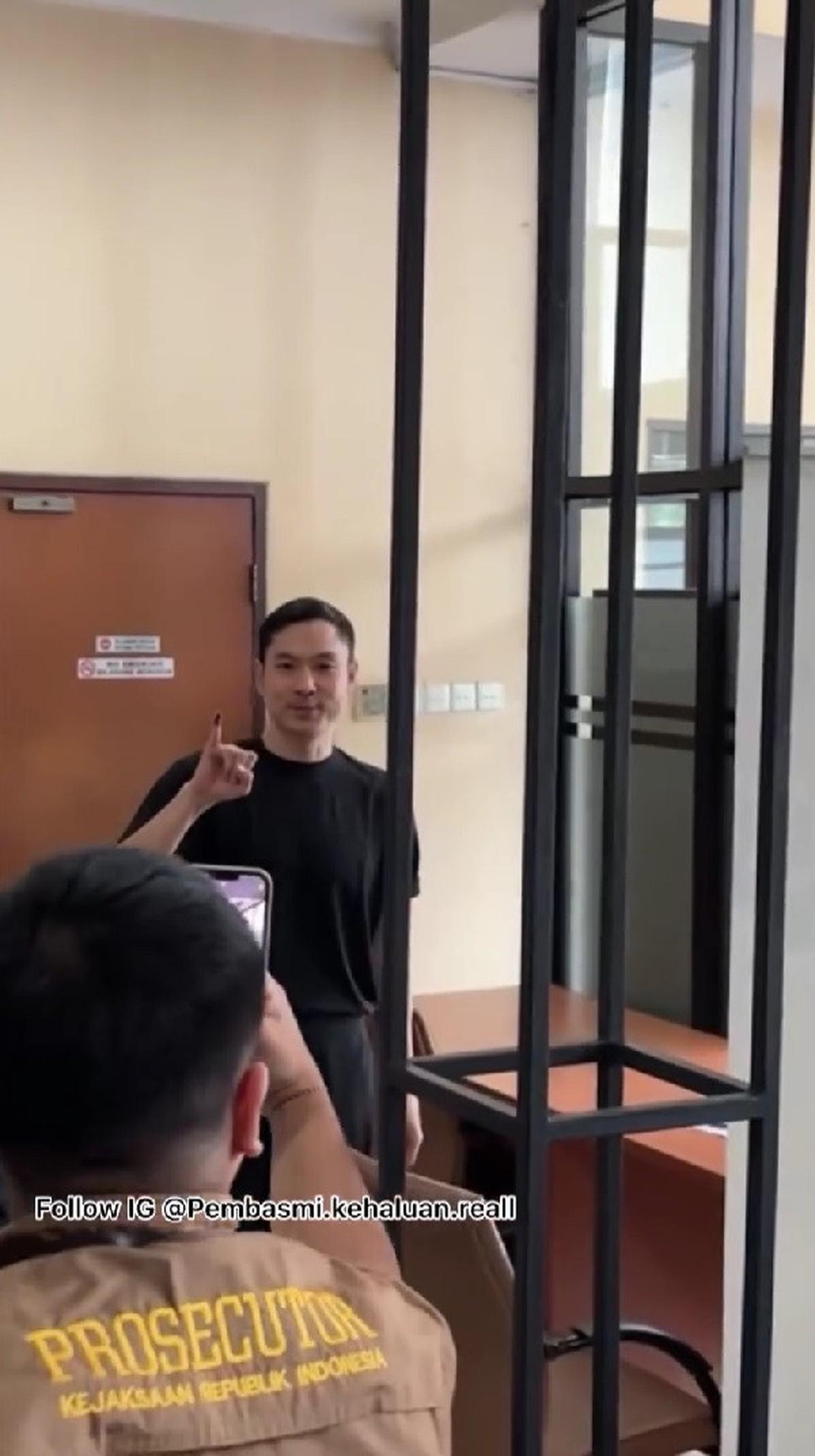 Momen Harvey Moeis Nyoblos Disorot, Disebut Makin Glowing Meski di Penjara