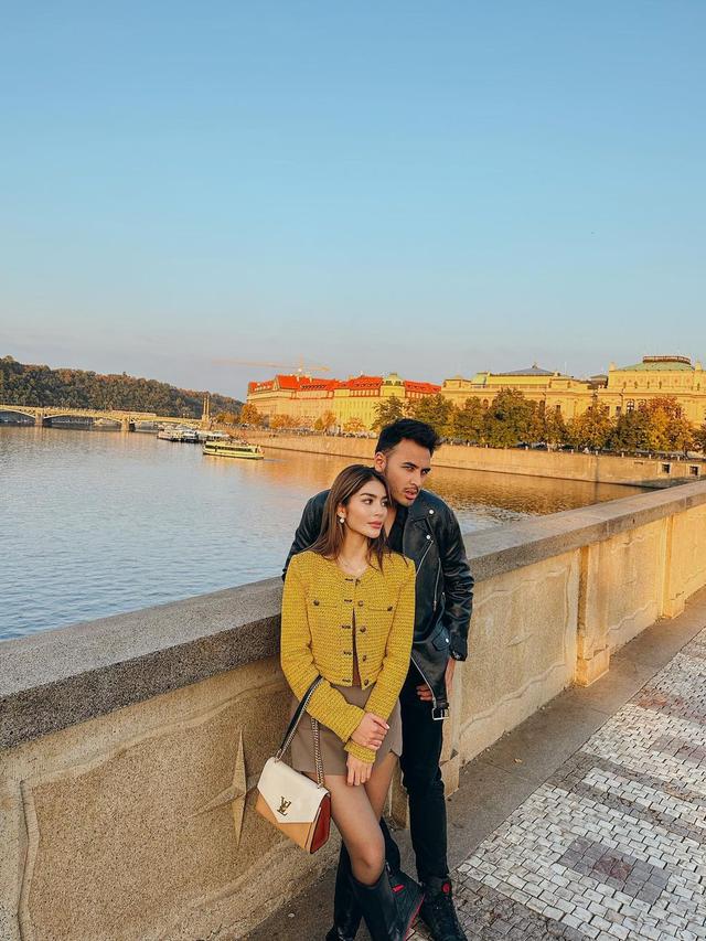 Dari Paris Hingga Praha, Ini 7 Potret Liburan Debi Sagita ke Eropa Bersama Kekasih