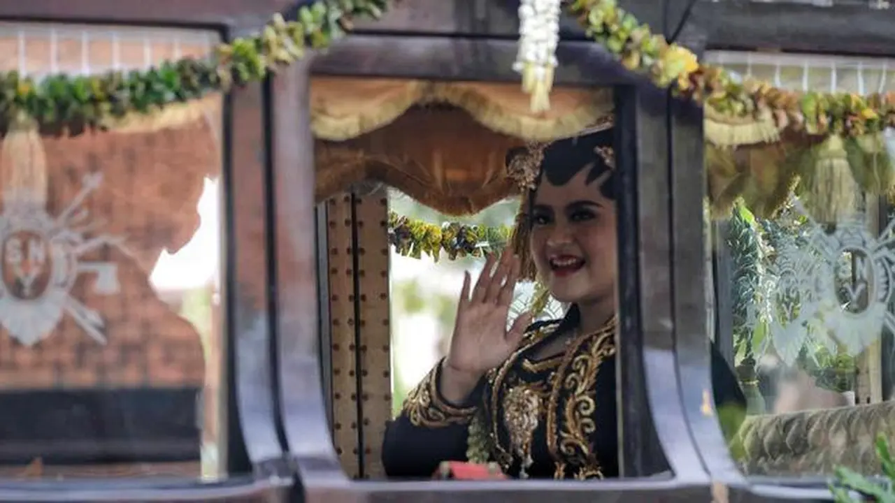 Aksi Kebaya Para Tamu Penting di Pernikahan Kahiyang
