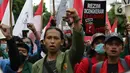 Sejumlah mahasiswa yang tergabung dalam Front Millenial Jabodetabek melakukan aksi unjuk rasa di Jalan Kuningan Persada sekitar Gedung KPK, Jakarta, Kamis (9/12/2021). Aksi mereka untuk memperingati Hakordia 2021 dengan menyuarakan keprihatinan atas lemahnya KPK. (Liputan6.com/Helmi Fithriansyah)