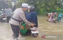 Polres Banjar Kerahkan Tim SAR Samapta Tangani Banjir, Imbau Warga Waspada di Martapura