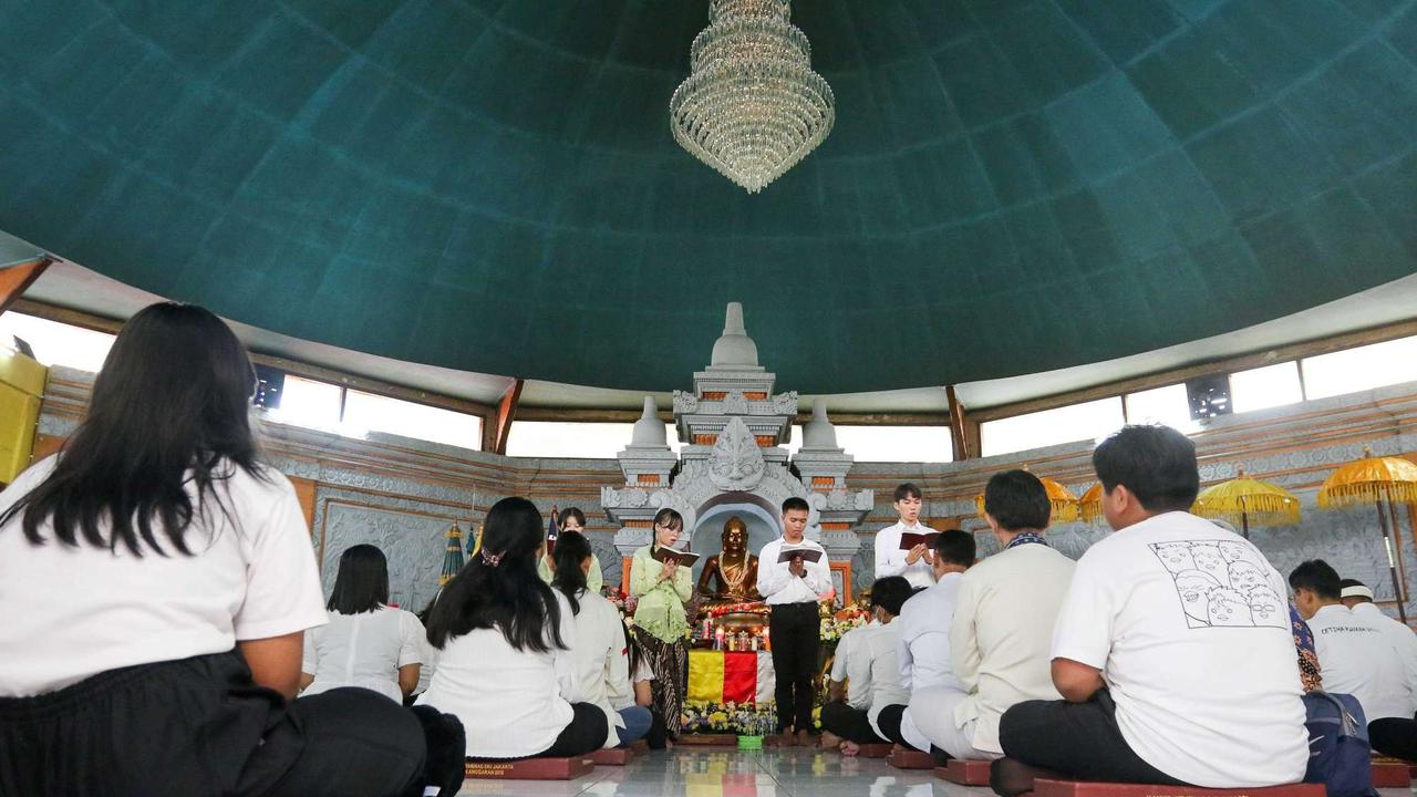 Perayaan Waisak di Taman Mini Indonesia Indah