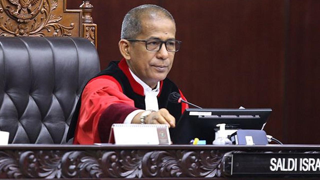 VIDEO: Tensi Tinggi! Hakim MK Saldi Isra dengan Pemohon Revisi UU Kepolisian "Tidak Usah Anda Jawab!"