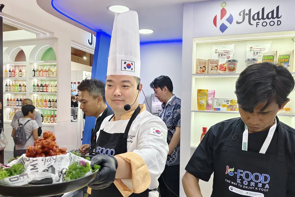Membuat Korean Fried Chicken Gangjong ala Chef Korea