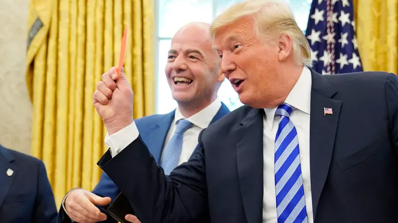 Presiden AS, Donald Trump dan Presiden FIFA, Gianni Infantino