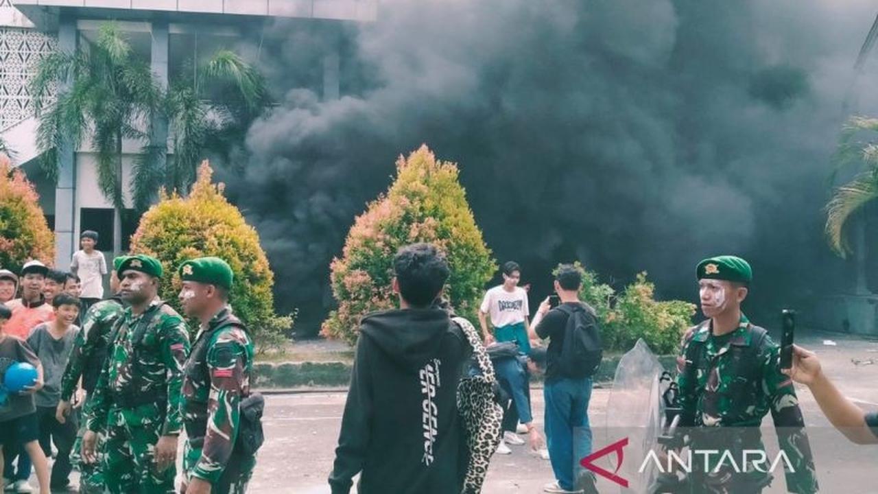 Kerugian Kebakaran Gedung DPRD NTB Ditaksir Puluhan Miliar, Ternyata Terjadi di Hari Libur!