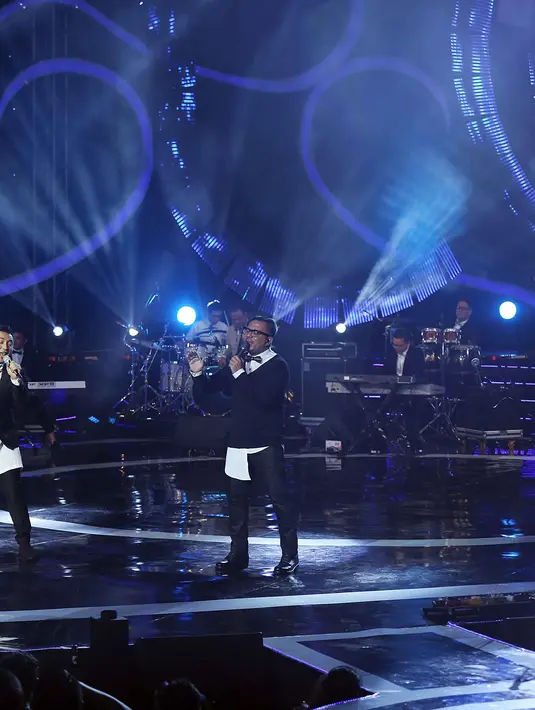 "Kami sering main di pentas seni SMA atau SMP dan itu mengejutkan karena lagu yang kami bawakan masih bisa dinikmati," tutur keyboardis Kahitna tersebut saat ditemui di daerah Kapten Tendean, Mampang, Jakarta Selatan. (Nurwahyunan/Bintang.com)