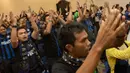 Sejumlah pendukung Inter Milan bersorak-sorai pada Gathering Nasional Inter Club Indonesia (ICI) IV di Bali, Jumat (28/8/2015). Kegiatan itu berlangsung dari 28 hingga 30 Agustus. (Bola.com/Vitalis Yogi Trisna) 