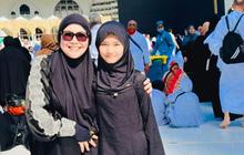 Penampilannya Bikin Adem, Potret Bilqis Anak Ayu Ting Ting Tampil Pangling saat Umrah, Cantik Berhijab Ramai Dipuji
