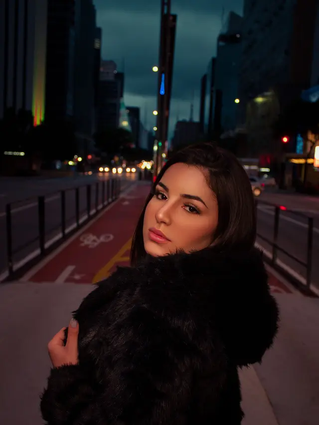 Inspirasi Outfit Mob Wife Aesthetic yang Glamor, Chic, dan Selalu Ikonis