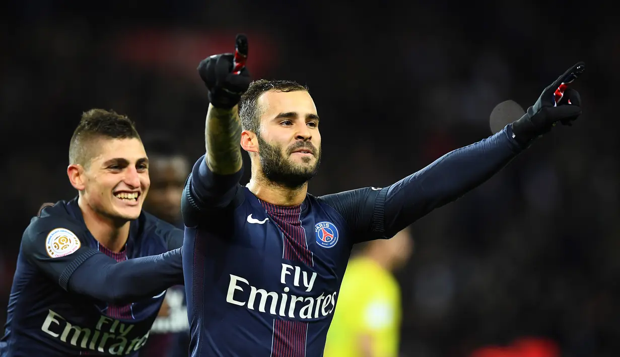Striker PSG, Jese Rodriguez, merayakan gol yang dicetaknya ke gawang nantes pada laga Liga 1 Prancis di Stadion Parc des Princes, Sabtu, (4/5/2016). Jese resmi meninggalkan PSG dan bergabung ke Stoke City. (AFP/Franck Fife)