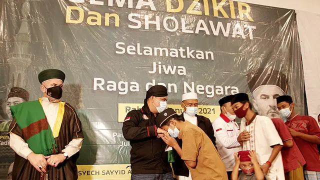 Syech Sayyid Ahmad Rouhi Ad-Dailaby Al- Jailani, cucu ke-28 ulama besar Syech Abdul Qadir Al-Jailani.