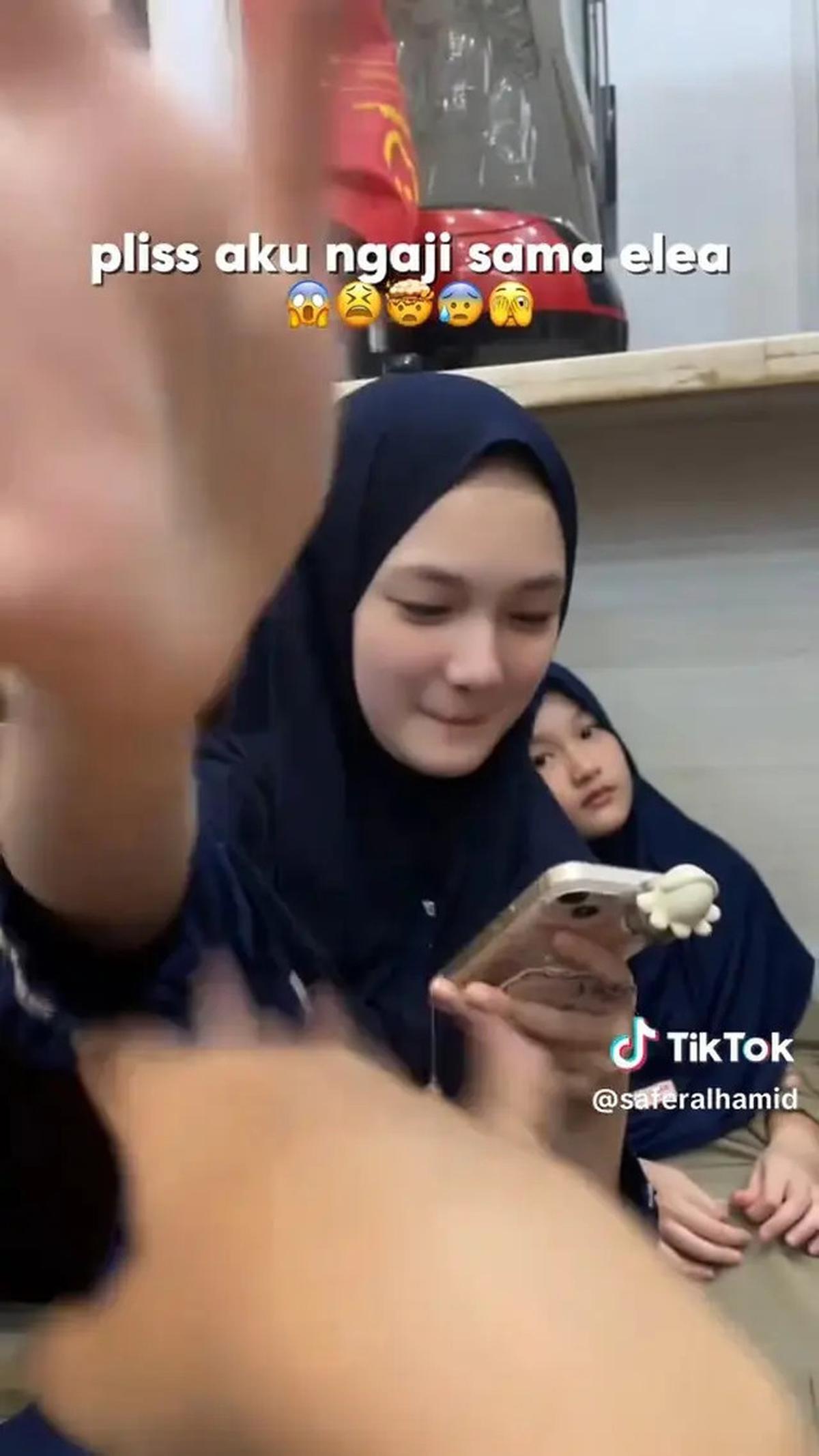 6 Potret Shakeela Eleanor Anak Ussy Sulistiawaty Berhijab, Jarang Tersorot