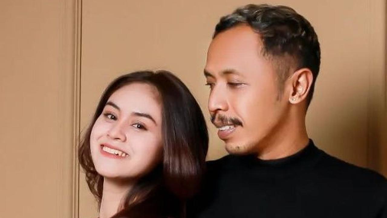Saat ini, Furry Setya dan istrinya tinggal dalam sebuah rumah mewah.
