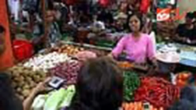 Harga sembako, khususnya cabai masih tinggi. Pedagang dan pembeli di Pasar Induk Kramatjati, Jaktim, sama-sama mengeluhkan kondisi ini. 