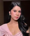 Almira Tunggadewi Yudhoyono di Momen Perpisahan SMA. [@stephaniejeesh]