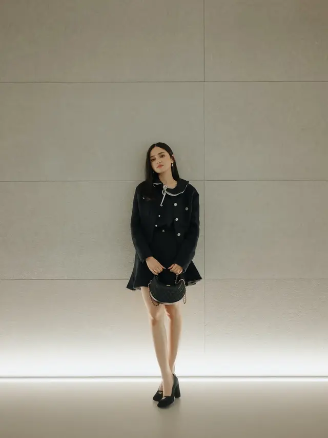 Syifa Hadju Tampil Elegan Serba Hitam di Chanel Metiers d'art Seoul
