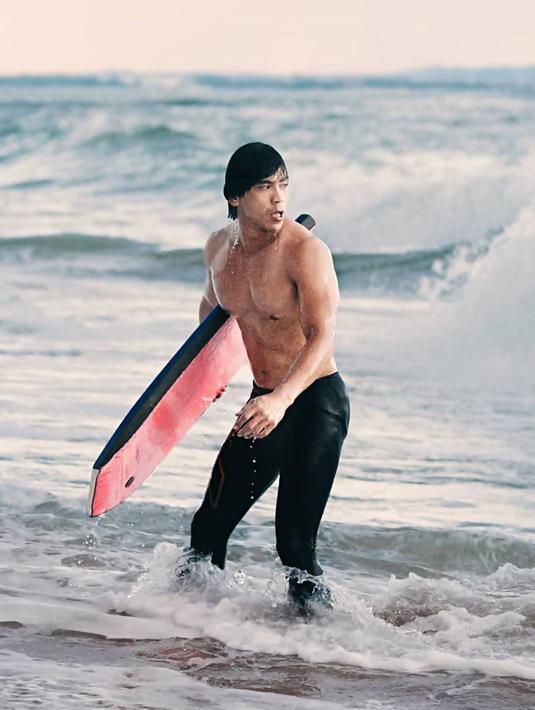 Hingga saat ini Dian Sidik pun masih tetap eksis. Belum lama ini ia pun terlibat dalam sebuah film sebagai salah bertema militer. Film yang digarap bersama TNI AU ini berjudul Serigala Langit. Dalam berakting, meski tampil garang ia kerap memerankan karakter yang kocak.(Liputan6.com/IG/@diansidik_)