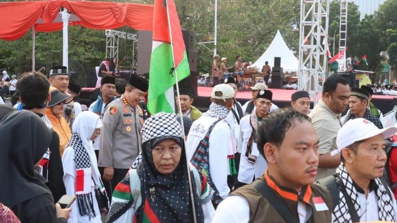 Fakta Unik: Polisi Berpeci Hitam Kawal Aksi Bela Palestina di Patung Kuda, Ribuan Peserta Tertib