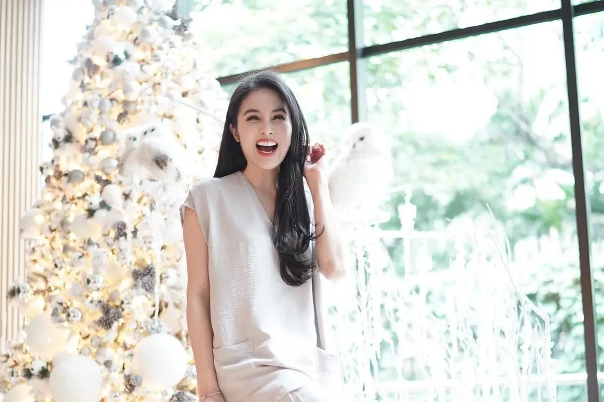 Gaya Sandra Dewi