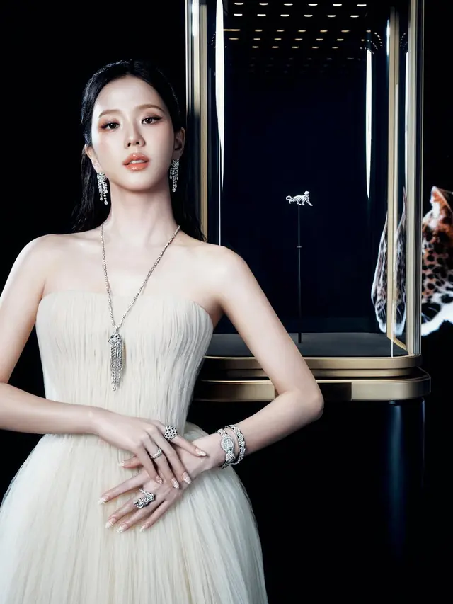 Pesona Princess Jisoo BLACKPINK di Pameran Perhiasan Cartier, Tampil Bersinar dengan Kalung Berlian Rp9,2 Milyar