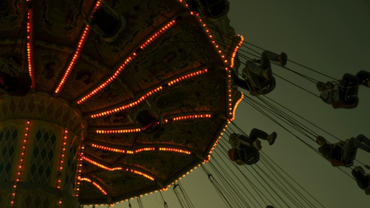 Swing Ride Collapse Tragedy in India: One Dead, Dozens Injured in ...