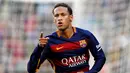 Ekspresi Neymar setelah mencetak gol ke gawang Real Sociedad dalam lanjutan La Liga Spanyol di Stadion Camp Nou, Barcelona, Sabtu (28/11/2015). (EPA/Alejandro Garcia)