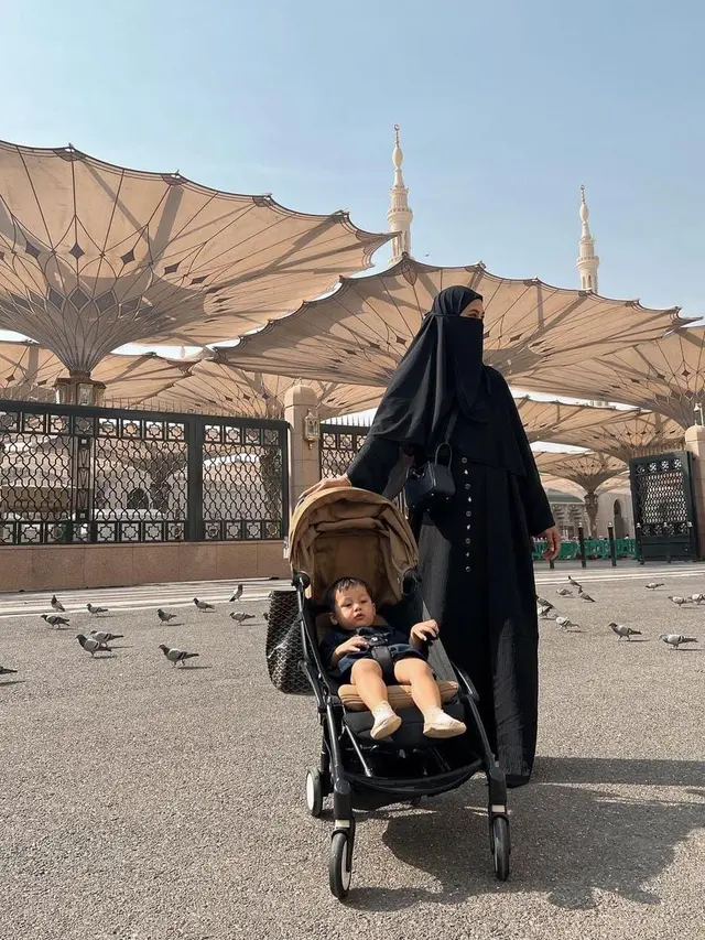 Paula Verhoeven umrah pakai cadar