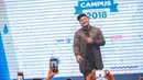 Musisi Virgoun hibur peserta Emtek Goes to Campus 2018 di Universitas Kristen Petra Surabaya, Jawa Timur, Rabu (14/11). Dalam penampilannya Virgoun membawakan tiga lagu yaitu bukti, surat cinta untuk starla, pedih. (Liputan6.com/Faizal Fanani)