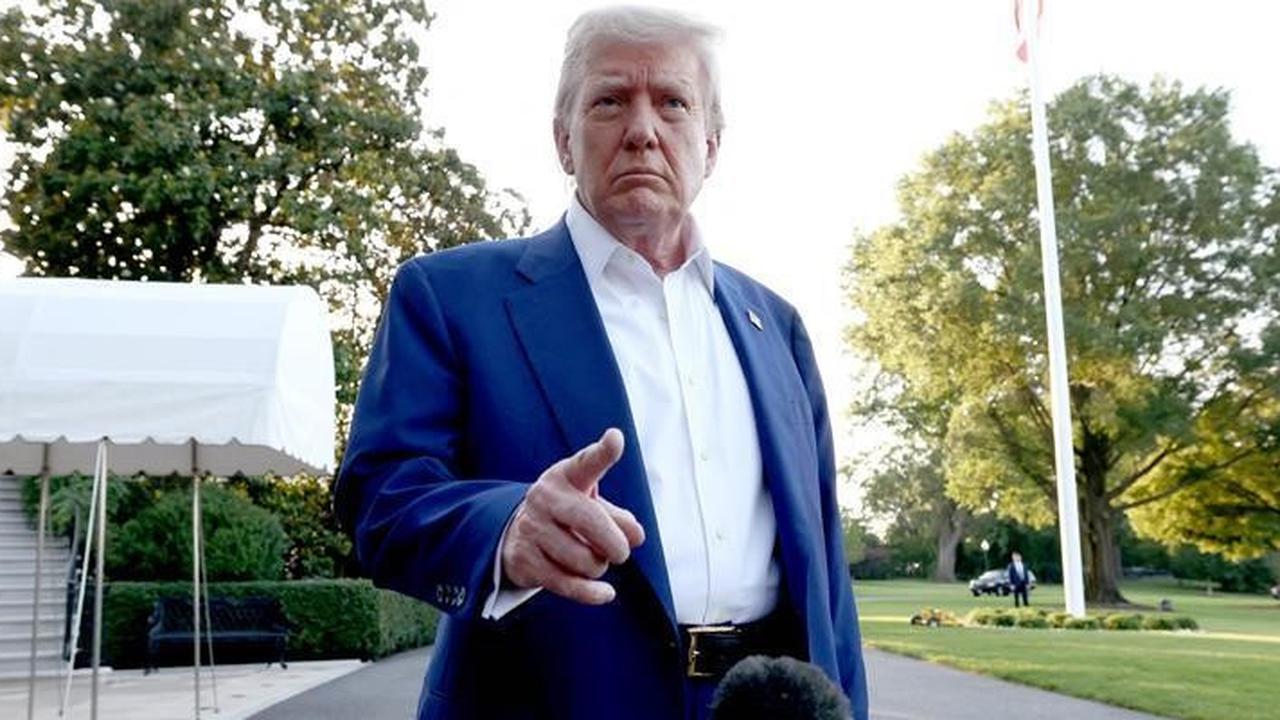 Perang Dagang Dimulai Trump Buat Ekonomi AS Porak-poranda, Belanja Konsumen Melambat Tajam