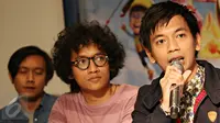 Rian d'Masiv saat acara launching lagu berjudul 'Di Bawah Langit yang Sama' di Jakarta, Jumat (5/2). Lagu tersebut menjadi OST film 'BoBoiBoy The Movie' serta akan dimuat dalam album kelima grup band d'Masiv. (Liputan6.com/Immanuel Antonius)