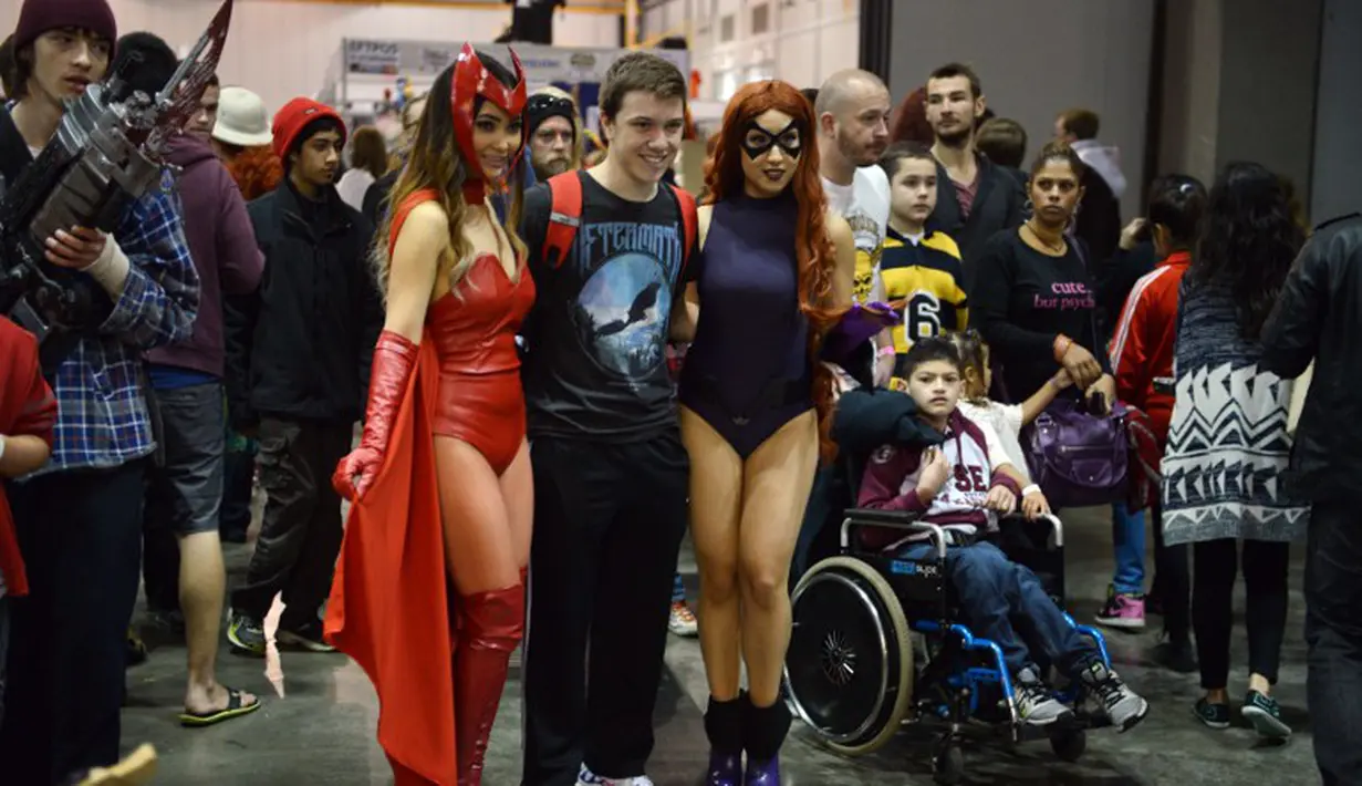 Tokoh animasi, kartun, video game dan film superhero tampil dalam festival cosplay di Sydney, Minggu (15/6/14). (AFP PHOTO/Peter Parks)