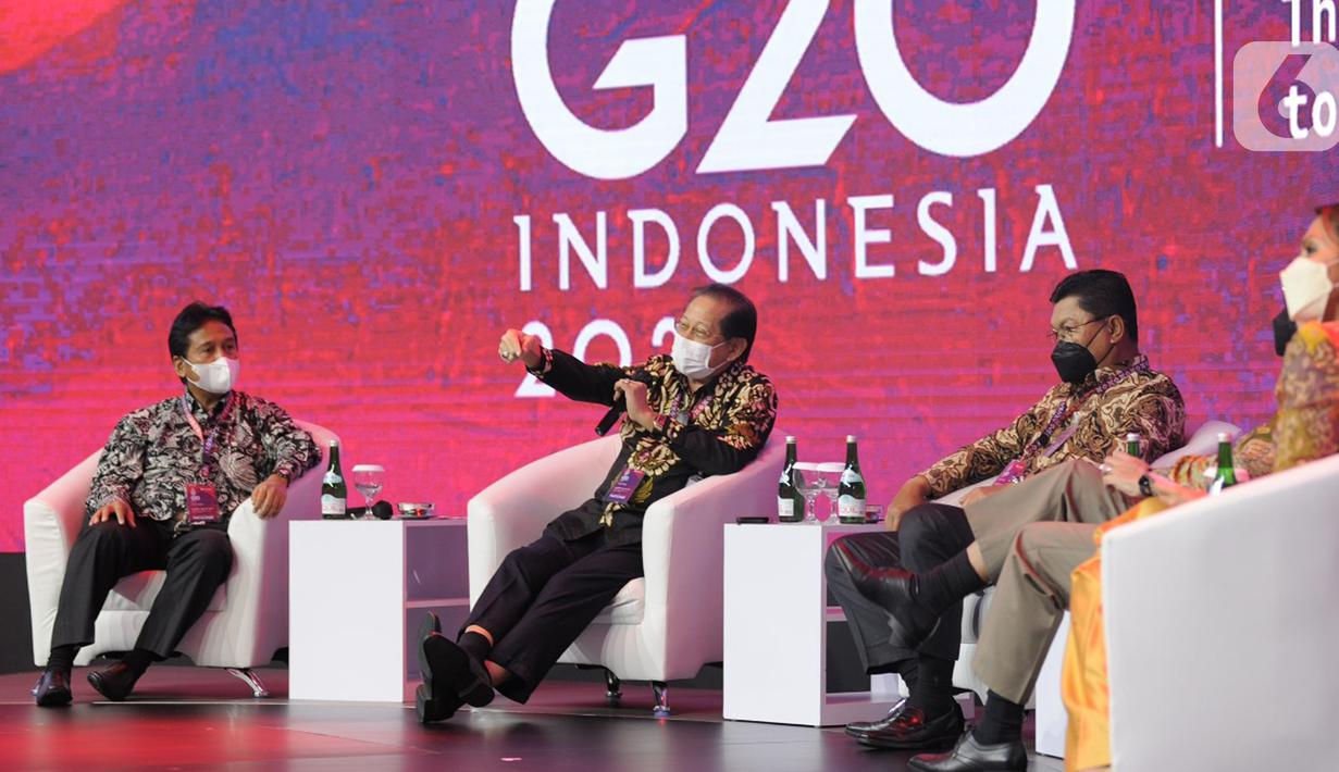 Presiden Direktur BCA Jahja Setiaatmadja saat pemaparan G20 Side Event Series di JCC, Jakarta, Rabu (16/02/2022). Pertumbuhan transaksi Local Currency Settlement (LCS) di BCA terus mengalami peningkatan pada tahun 2021 di atas 40% baik secara nilai maupun jumlah transaksi. (Liputan6.com/HO/BCA)