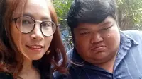 Meski sering diejek berpacaran dengan bola lemak, wanita ini tetap setia dengan kekasihnya. 