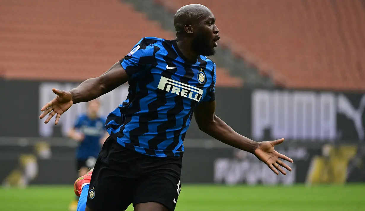 Romelu Lukaku. Striker berusia 27 tahun asal Belgia yang didatangkan dari Manchester United pada awal musim 2019/2020 ini telah mencetak 21 gol dan 10 assist dalam 33 penampilannya di Liga Italia musim ini. (AFP/Miguel Medina)