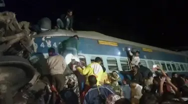 Kecelakaan kereta api terjadi pada Sabtu 21 Januari 2017 malam waktu setempat di Andhra Pradesh, India. Kereta tersebut sedang dalam perjalanan dari Jagdalpur ke Bhubaneswar, ibu kota negara bagian Odisha. (AP Photo)