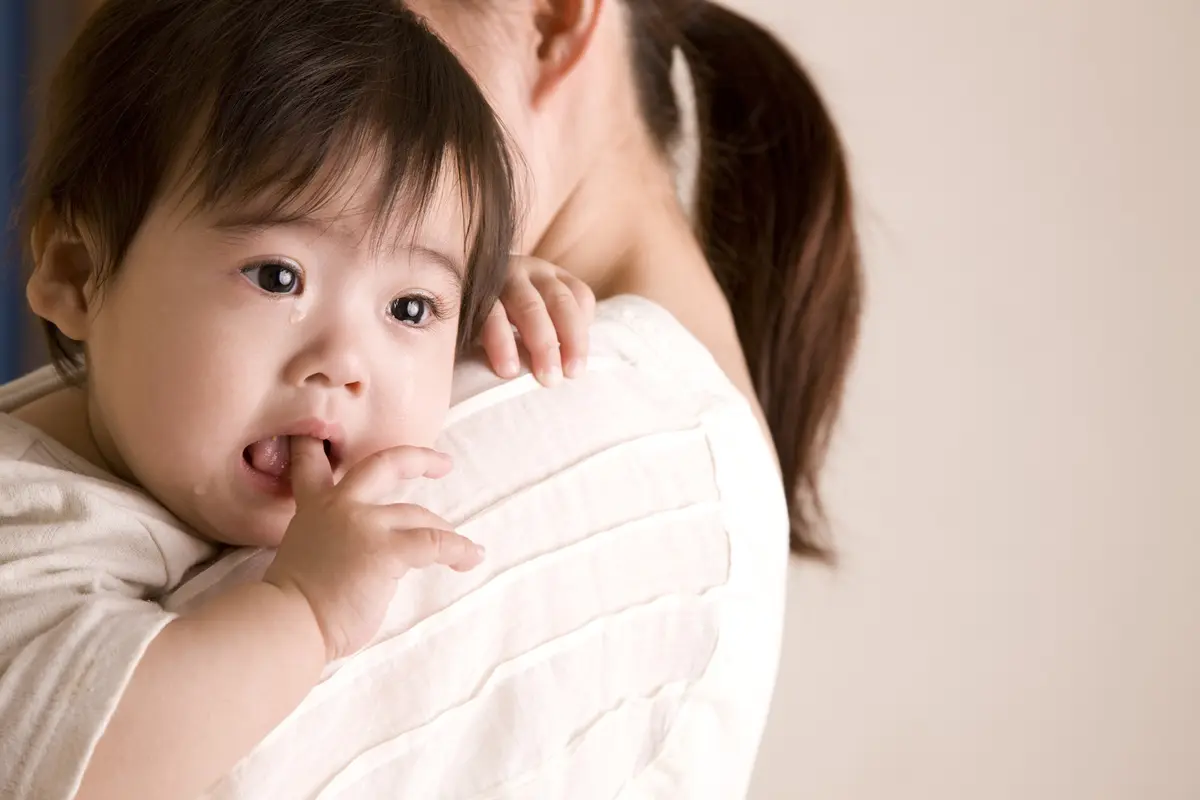 Ilustrasi bayi menangis karena sariawan (iStock)